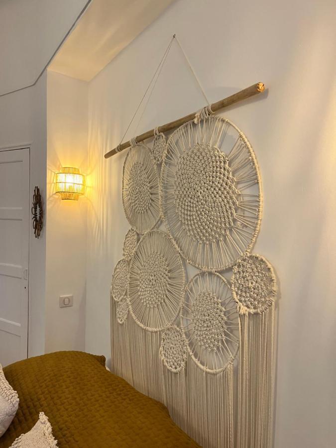Cassis, En Face De La Plage. Appartement Cassis
